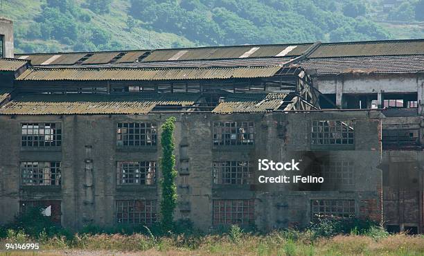 Ruina Industrial Foto de stock y más banco de imágenes de Abandonado - Abandonado, Aire libre, Almacén