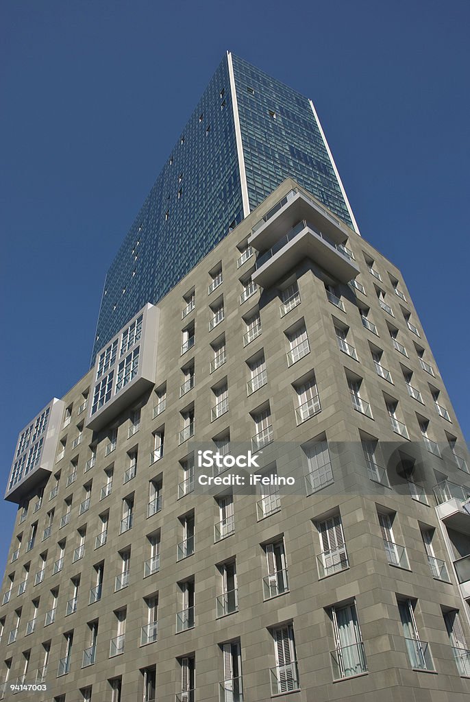 Torre en perspectiva - Foto de stock de Comunidad Autónoma del País Vasco libre de derechos