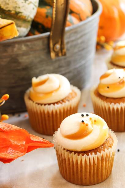 istock Mini Pumpkin spice cupcakes on autumn background, selective focus 941478688