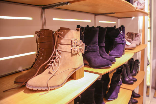 istock Women's shoes on sale displayed in a store 941491576