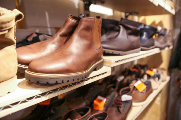 istock Men's shoes on sale displayed in a store 941491592