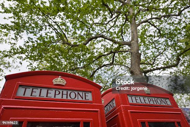Foto de British Cabinas De Telefone e mais fotos de stock de Cabine de telefone público - Telefone público - Cabine de telefone público - Telefone público, Capitais internacionais, Cidade