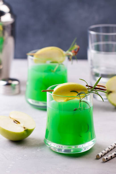 istock Green alcohol cocktail with apple and rosemary. 941500970