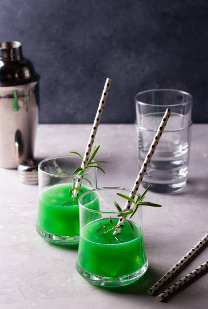 istock Green alcohol cocktail with apple and rosemary. 941500978