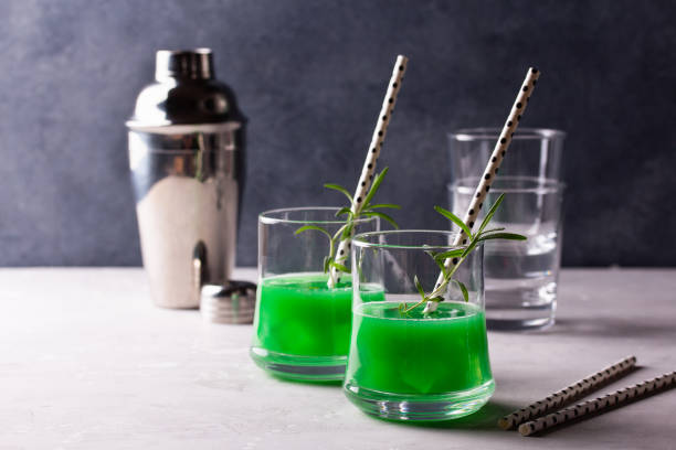 istock Green alcohol cocktail with apple and rosemary. 941501002