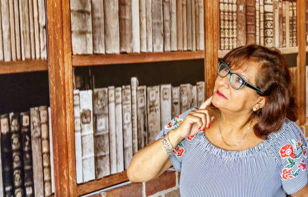 istock Senior Hispanic woman in library 941505024