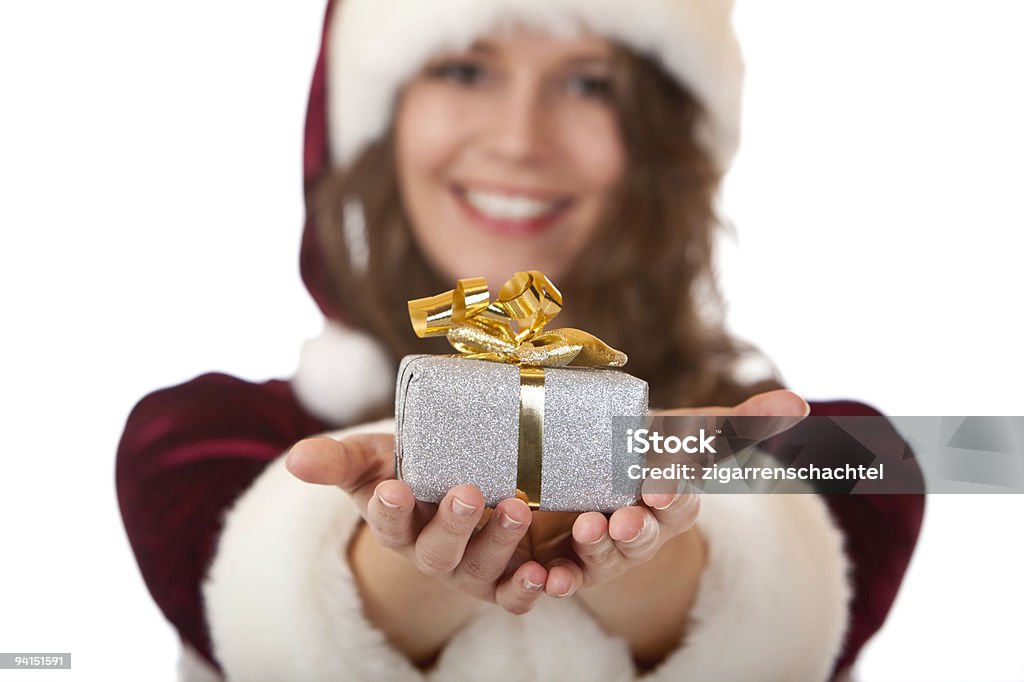 Giovane di Babbo Natale donna dando regalo di Natale - Foto stock royalty-free di Adulto