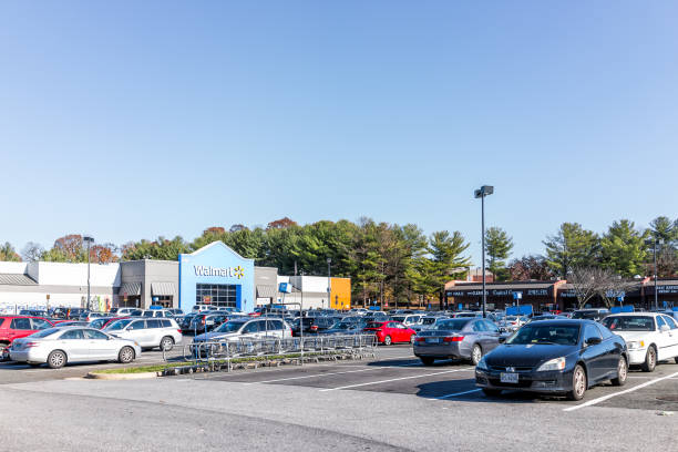 Walmart plaza shopping center sign in Virginia with parking lot, stores shops Burke, USA - November 24, 2017: Walmart plaza shopping center sign in Virginia with parking lot, stores shops fairfax virginia photos stock pictures, royalty-free photos & images