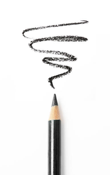 eyeliner mit strich-muster auf weißem hintergrund - black pencil stock-fotos und bilder