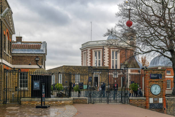 parte del edificio del observatorio real en greenwich, reino unido - royal observatory fotografías e imágenes de stock