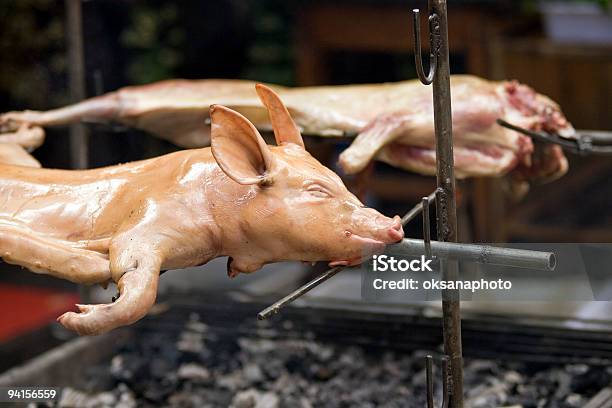 Gebratene Schwein Stockfoto und mehr Bilder von Gartengrill - Gartengrill, Grill-Zubereitung, Am Spieß gebraten