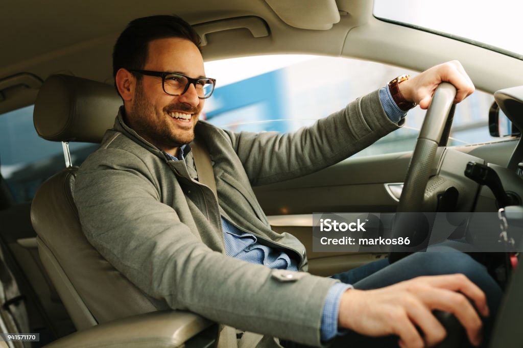 Handsome Mann fahren Auto - Lizenzfrei Auto Stock-Foto