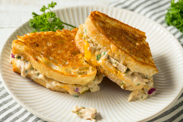 自家製トースト ツナメルト サンドイッチ - tuna salad sandwich ストックフォトと画像