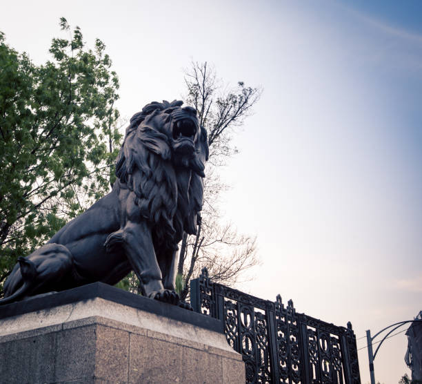 istock Lion Statue in Mexico City 941591056