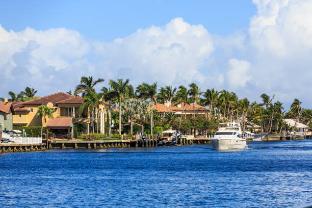 istock Yacht Passing Fort Lauderdale Mansion 941593508