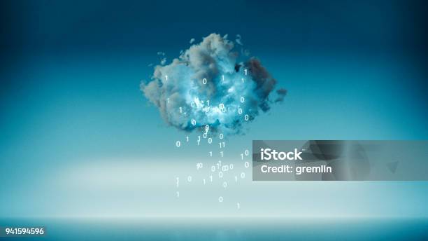 Cloud Computing Con Codice Macchina Piovosa - Fotografie stock e altre immagini di Cloud computing - Cloud computing, Dati, Intelligenza artificiale