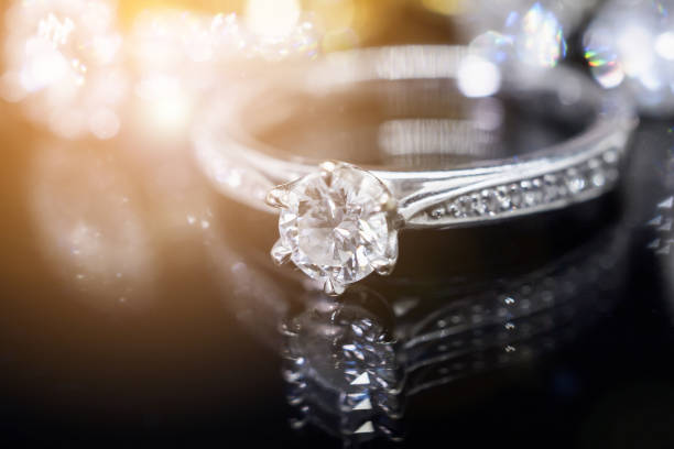 istock Jewelry diamond rings with reflection on black background 941595000