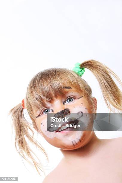 Sorridente Bambino Viso Dipinto Come Tigre - Fotografie stock e altre immagini di 18-23 mesi - 18-23 mesi, Allegro, Bambine femmine