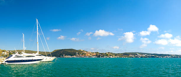 vela fora. - yacht anchor minorca luxury imagens e fotografias de stock