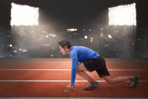 istock Handsome asian runner man in ready position to run 941653356