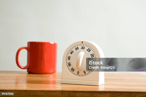 Foto de Intervalo Para Coffee e mais fotos de stock de Bancada de Cozinha - Mobília - Bancada de Cozinha - Mobília, Cronômetro - Instrumento para medir o tempo, Branco