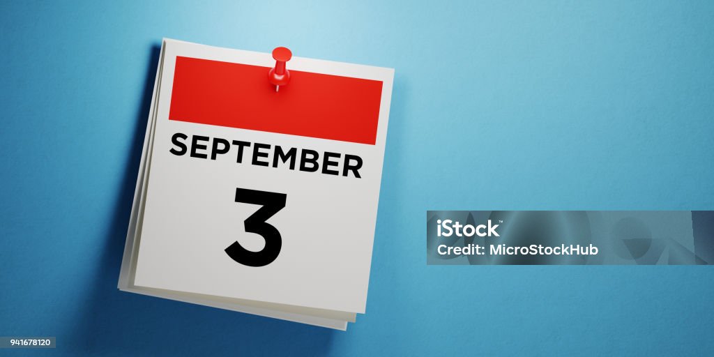 Post It Note On Blue Background Post it calendar on blue background. September 3 writes on post it note. Panoramic composition with copy space. Labor day reminder concept. Labor Day - North American Holiday Stock Photo