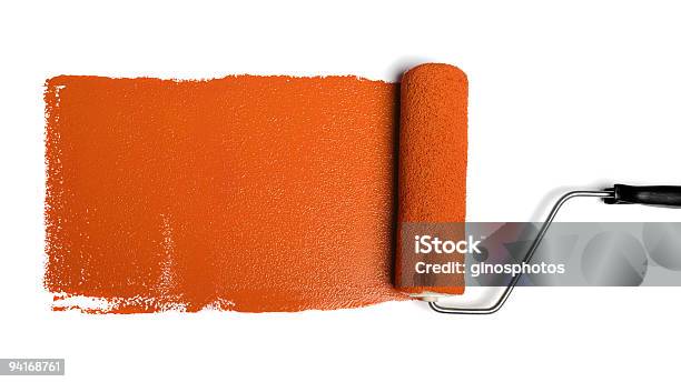 Роликовый С Оранжевой Краской — стоковые фотографии и другие картинки Малярный валик - Малярный валик, Оранжевый, Краска