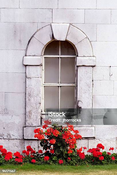 Каменная Церковь Окно — стоковые фотографии и другие картинки Англия - Англия, Арка - архитектурный элемент, Архитектура