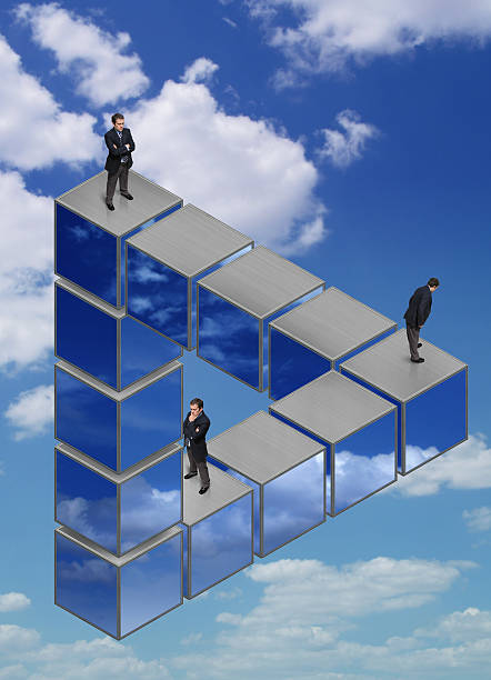 бизнесмен на невозможным с треугольными чашечками - illusion triangle solution business стоковые фото и изображения