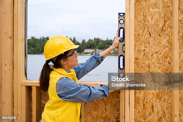 Ligar E Quadrado - Fotografias de stock e mais imagens de Trabalhador da Construção Civil - Trabalhador da Construção Civil, Adulto, Amarelo