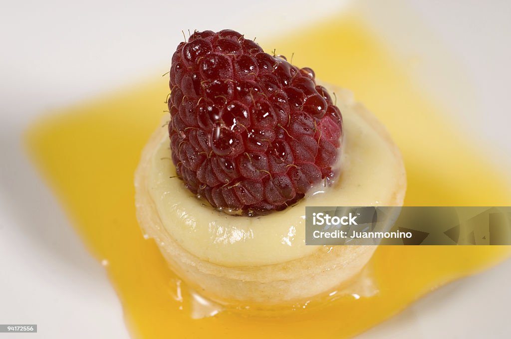 Crème brûlée de framboesa - Foto de stock de Alimentação Não-saudável royalty-free