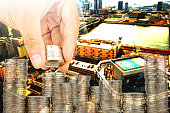 exposition-von-finanzen-und-sparen-geld-banking-konzept-hoffnung-auf-investoren-konzept.jpg?b=1&s=170x170&k=20&c=uoo_APSC7zfNFZFwzbcYilxIgIaqt3qwxCI7wf61CPI=