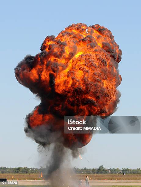 Foto de Explosão Gigante e mais fotos de stock de Acidente - Acidente, Bola de Fogo, Bomba
