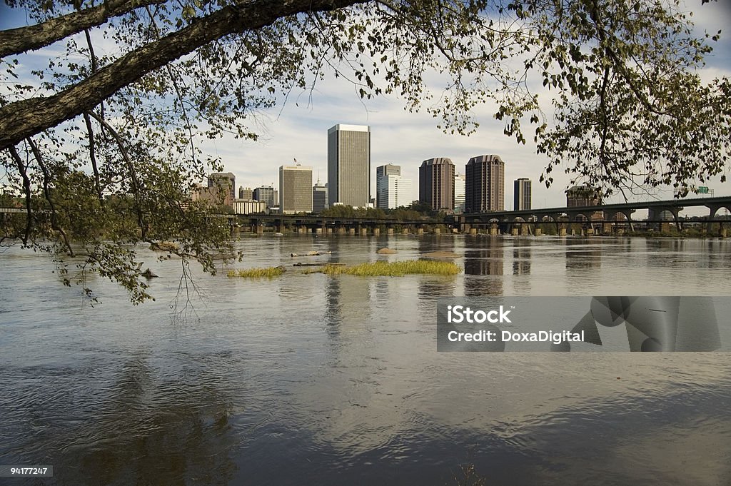 Reflexiones de Richmond - Foto de stock de Richmond - Virginia libre de derechos