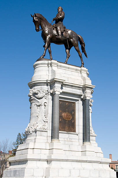 Monument to Robert E. Lee Statue of Robert E. Lee - Civil War General on the famous Monument Avenue of Richmond the general lee stock pictures, royalty-free photos & images