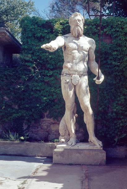 statue antique avec trident - statue greek culture neptune greece photos et images de collection