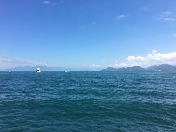 istock Sea, sky and mountains 941800594