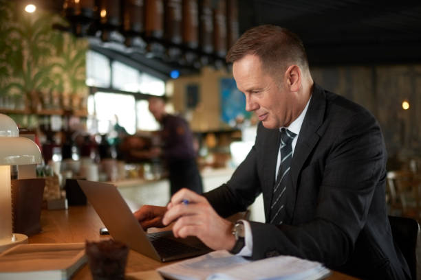 istock Businessman in coffee shop 941807252