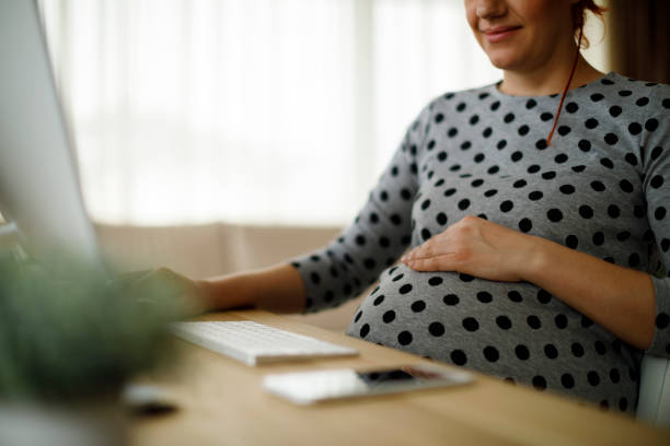 istock Pregnant woman working from home office 941809416