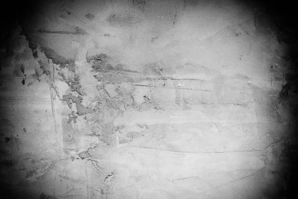 istock Wall fragment with attritions and cracks 941830148