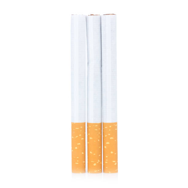 cinzeiro de cinzas de cigarro isolado no fundo branco - nicotine healthcare and medicine smoking issues lifestyles - fotografias e filmes do acervo