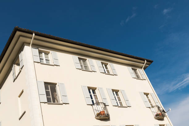 istock Four floors private building seen from the outside, detail 941846654