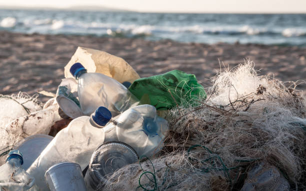 salvar o planeta - water pollution chemical garbage plastic - fotografias e filmes do acervo
