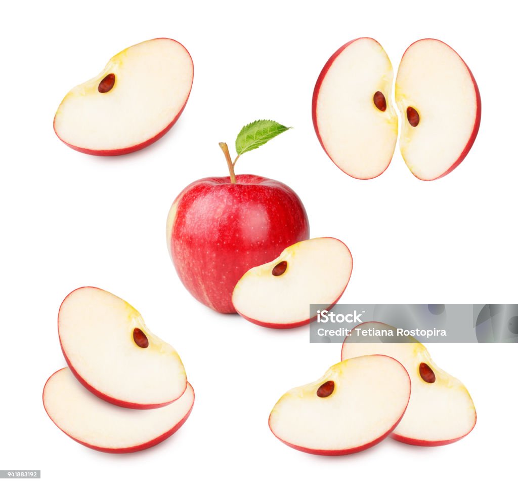 Conjunto de maduro manzana roja con hojas y rebanada aislada sobre fondo blanco - Foto de stock de Manzana libre de derechos