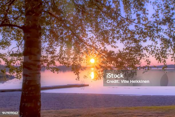 Foto de Noite De Verão Por Do Sol Do Kuhmo Finlândia e mais fotos de stock de Sol da meia-noite - Sol da meia-noite, Finlândia, Amarelo