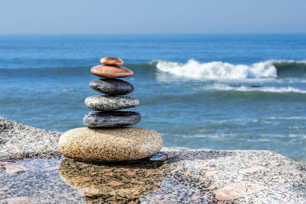 zen-balancing kiesel - stone zen like buddhism pebble stock-fotos und bilder
