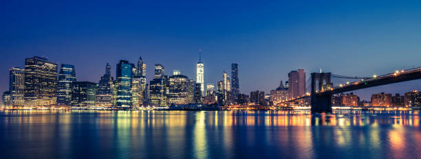 view of manhattan by night - new york city city night cityscape imagens e fotografias de stock