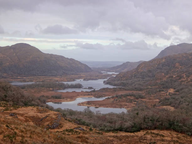 molls gap, co kerry, irlanda. - macgillicuddys reeks foto e immagini stock