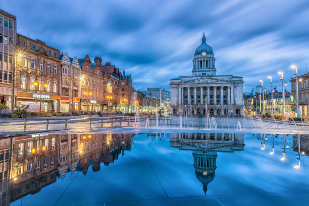 nottingham city centre di notte - crowd store europe city street foto e immagini stock