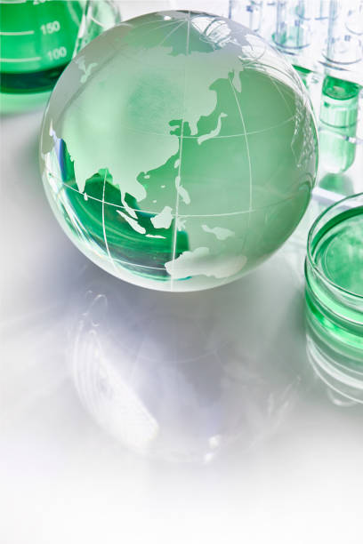 globe en verre en laboratoire - asie - plexi glass science technology healthcare and medicine photos et images de collection